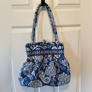 Clasp closure Vera Bradley bag